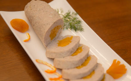 Meat roulade with apricot mousse